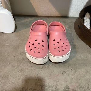 Size 9 high top crocs pink